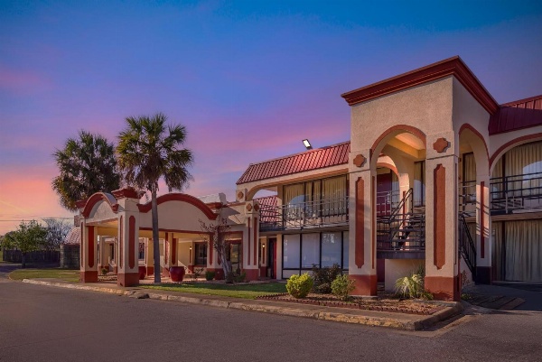 Red Roof Inn Montgomery - Midtown image 3